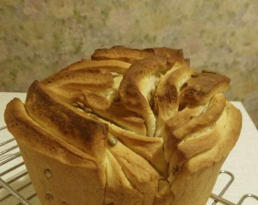 Italian bread Pane al latte Fisarmonica in the oven