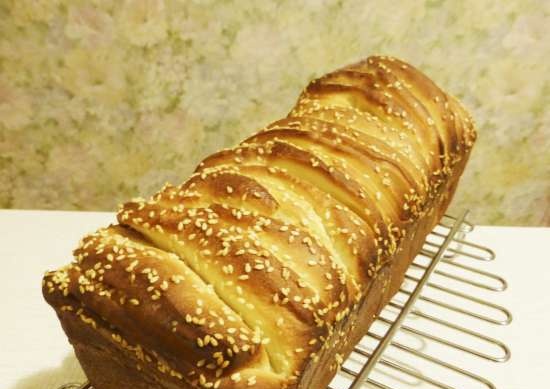 Italian bread Pane al latte Fisarmonica in the oven