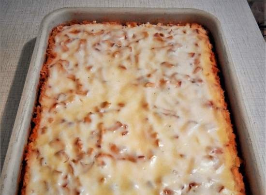 Pastel de ciruelas con relleno de crema agria