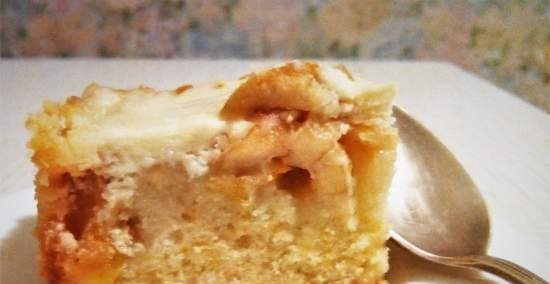 Pastel de ciruelas con relleno de crema agria