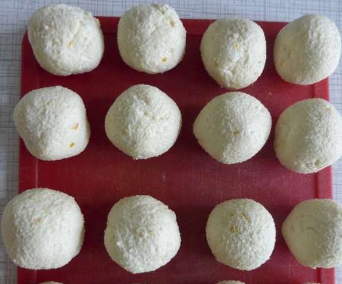 Curd-curd plyatsok na may mga coconut ball (master class)