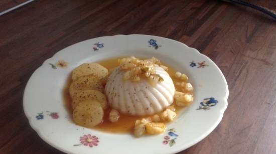 Panna cotta cremosa de pera con peras caramelizadas (Panna cotta)