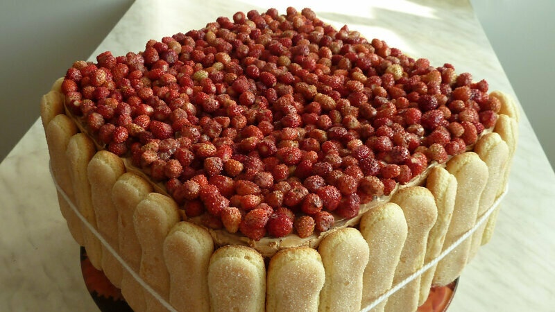 Strawberry glade cake