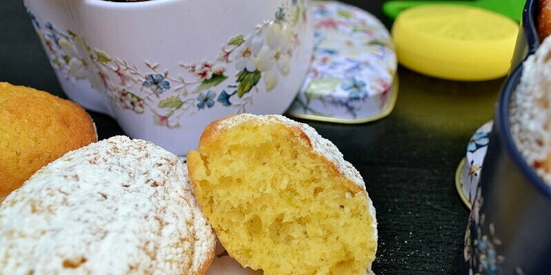 Madeleine na may coconut at kalamansi