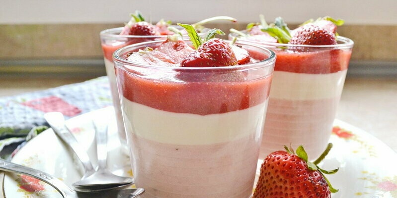 Strawberry yoghurt mousse (+ video)