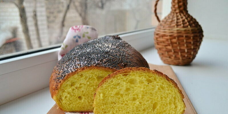 Pane al burro con curcuma e semi di papavero a base di Shirin Cheryak