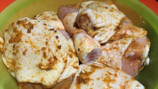 Huli-Huli - inihaw na manok na Hawaiian sa natural pineapple marinade