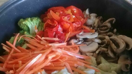 Asian style lean buckwheat noodles with vegetables