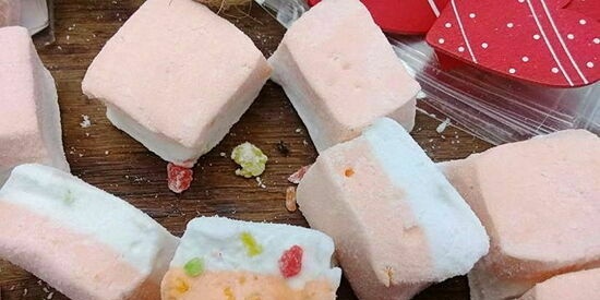 Marshmallow con frutta candita e marmellata di arance