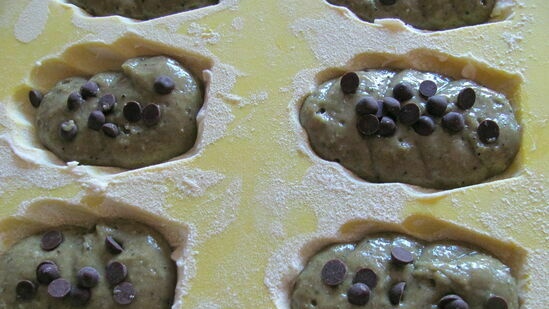 Madeleine con tè matcha e glassa al cioccolato