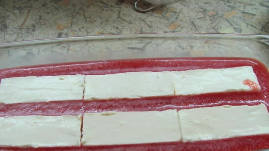 Tarta de queso con gelatina de sandía sin hornear