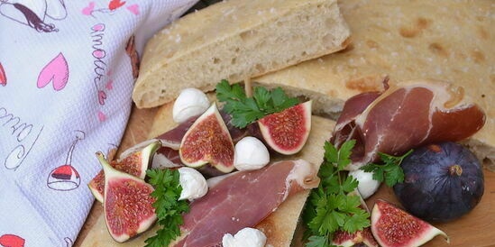 Focaccia amb figues i jamó