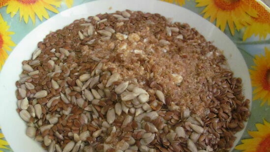 Pane di segale di grano con miscela di cereali e frutta secca