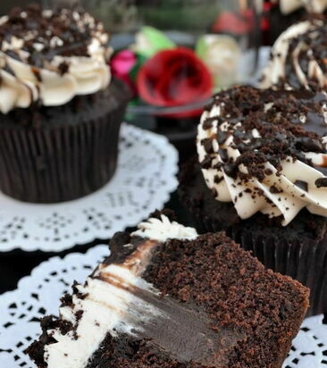 Cupcakes al cioccolato con crema di liquore