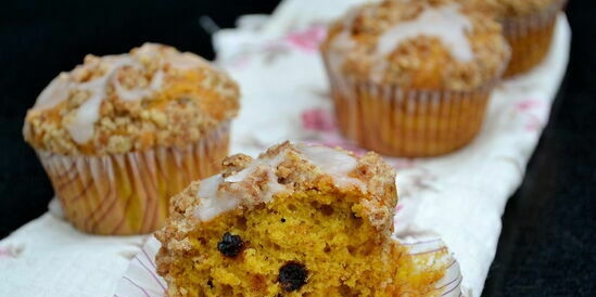 Pumpkin muffins with hazelnut streusel