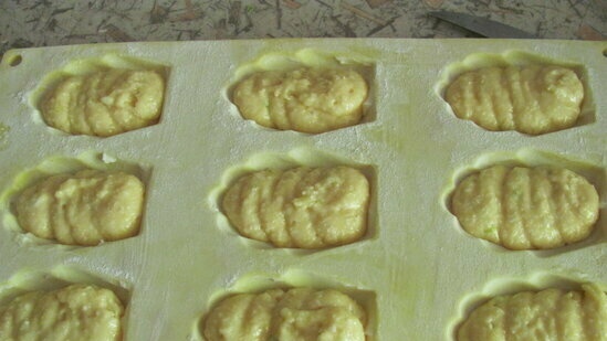 Madeleine with coconut and lime