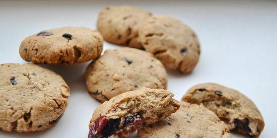 Biscotti di farina d'avena con mirtilli rossi e cioccolato di E. Jimenez