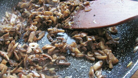 Polpette di riso e funghi al forno con salsa di funghi (magre)