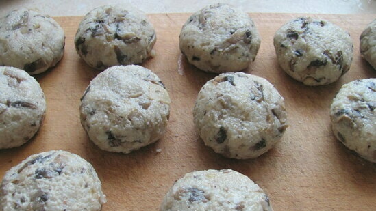 Rice and mushroom meatballs baked with mushroom sauce (lean)