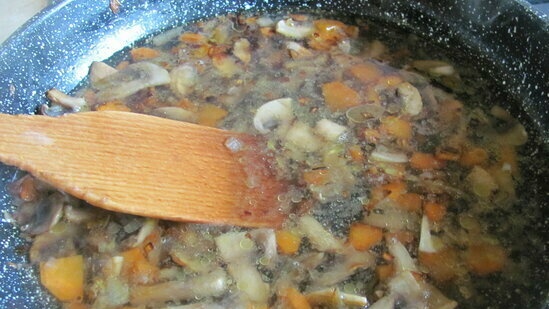 Rice and mushroom meatballs baked with mushroom sauce (lean)