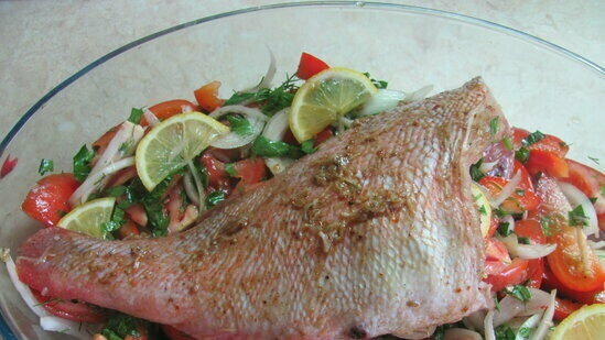 Pescado al horno samaki harra