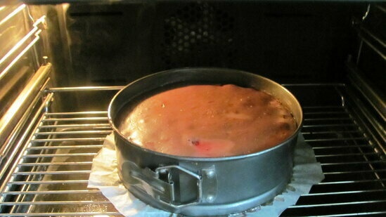 Tarta de queso de chocolate con cerezas