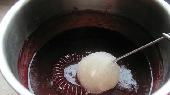 Chocolate cake Raspberry sa tsokolate na may raspberry jelly, namelaka at cream mousse