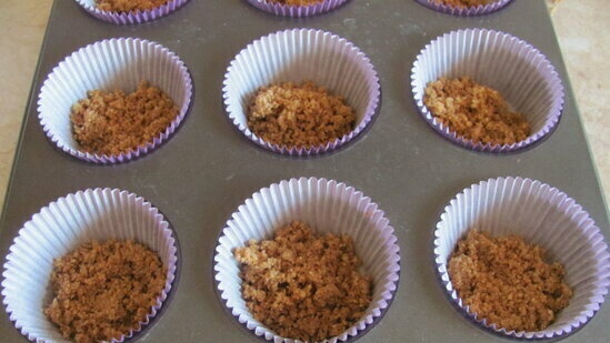 Cupcakes de chocolate y café con puré de calabaza y merengue