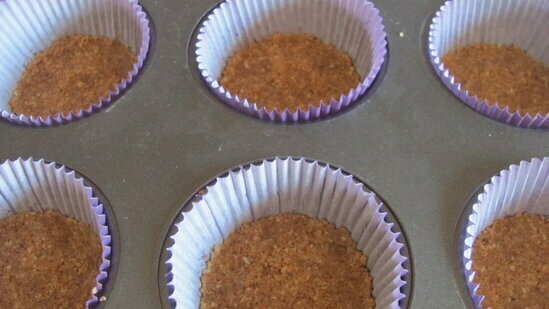 Cupcakes de chocolate y café con puré de calabaza y merengue