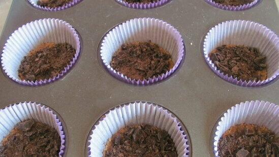 Cupcakes de chocolate y café con puré de calabaza y merengue