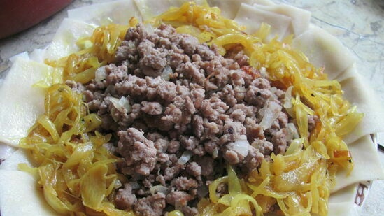 Folding khingal (khingyal) with meat