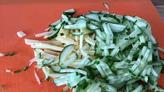 Gazapkhuli - cucumber at apple salad