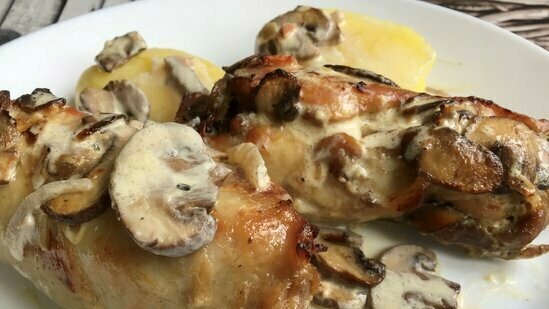 Chicken rolls with mushroom filling and sauce (Ninja Foodi)