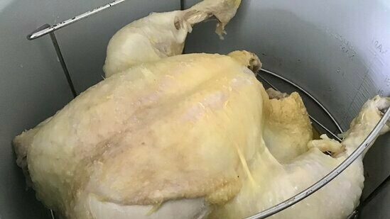 Ang manok na inihurnong sa Ninja Foodi