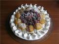 Pastel de merengue con frutas