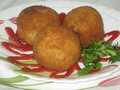 Arancini (μπάλες ρυζιού γεμιστές με κρέας)