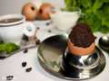 Brownies Faberge Egg στο Eggshell