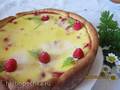 Pastel de crema agria con frutos rojos