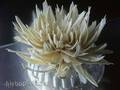 White chocolate decor: chrysanthemum and cake sides