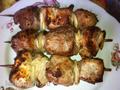 Succoso shish kebab in una friggitrice ad aria