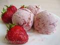 Gelato cremoso con fragole al forno