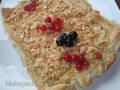 Pastel de amapola con gotas de rocío