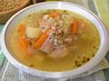 Zuppa di galletto giovane con farro in pentola a pressione Oursson 5005