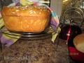 Pan de calabaza sobre caldo con semillas en el horno.