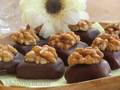 Praline di albicocche caramellate con marzapane (Walnuss - Aprikosen - Pralinen mit Marzipan)