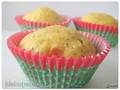 Muffin alla zucca su yogurt alla frutta con kumquat e noci