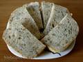 Pane di grano con semi ed erbe aromatiche