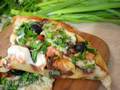 Pizza con pescado y cebollas rojas caramelizadas, en Princess Pizza Maker