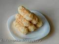 Palitos de arroz en un tazón de salchicha