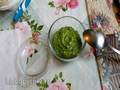 Salsa Pesto clásica, adaptada a productos rusos en licuadora